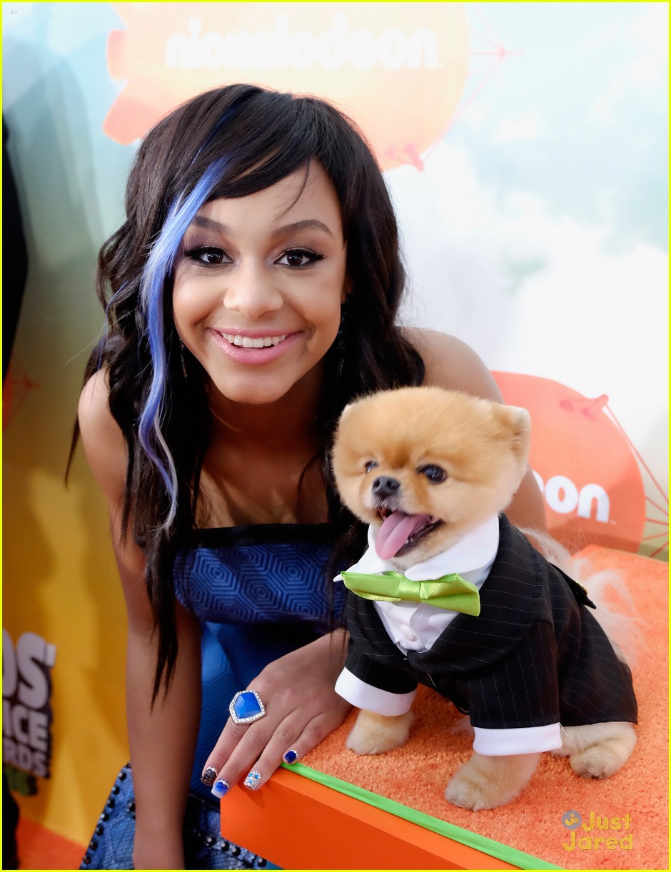 Emmy Buckner & Brady Reiter Step Out in Style For Kids Choice Awards 2016