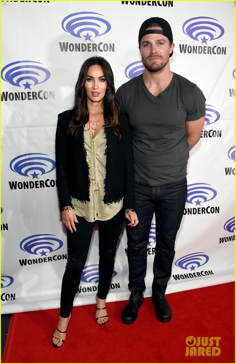Stephen Amell & Megan Fox Rep 'TMNT' at WonderCon