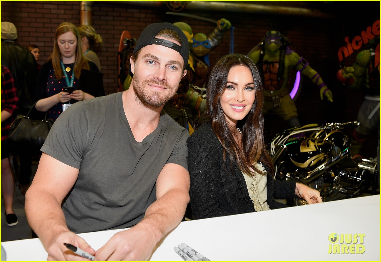 Stephen Amell & Megan Fox Rep 'TMNT' at WonderCon