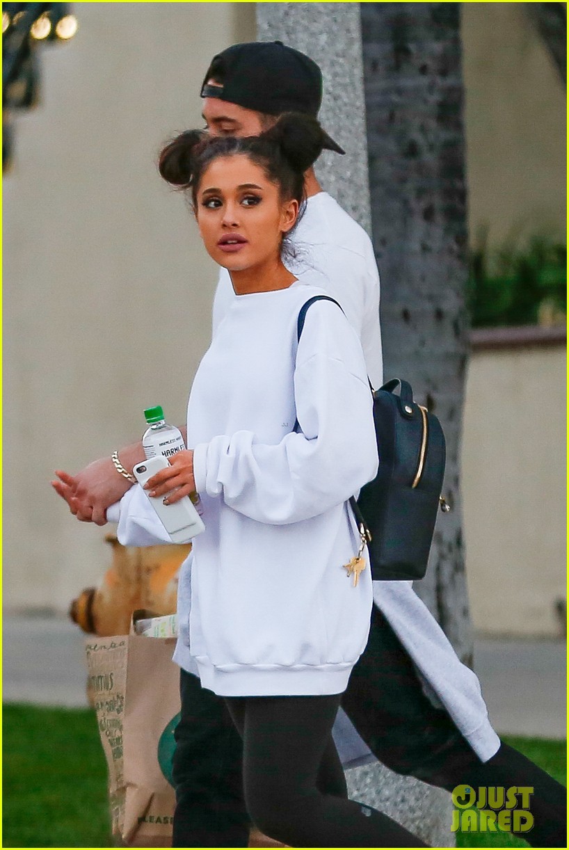 Ariana Grande Holds Hands with Boyfriend Ricky Alvarez at Whole Foods
