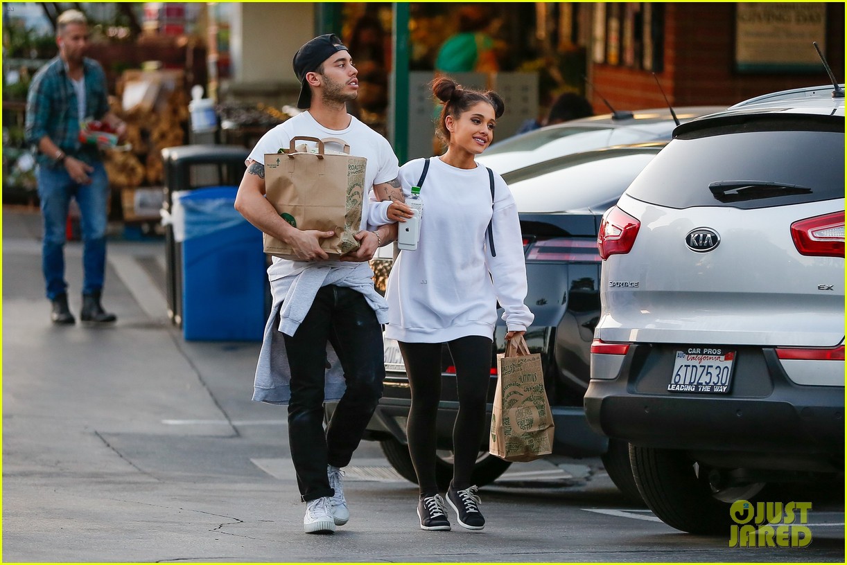 Ariana Grande Holds Hands with Boyfriend Ricky Alvarez at Whole Foods