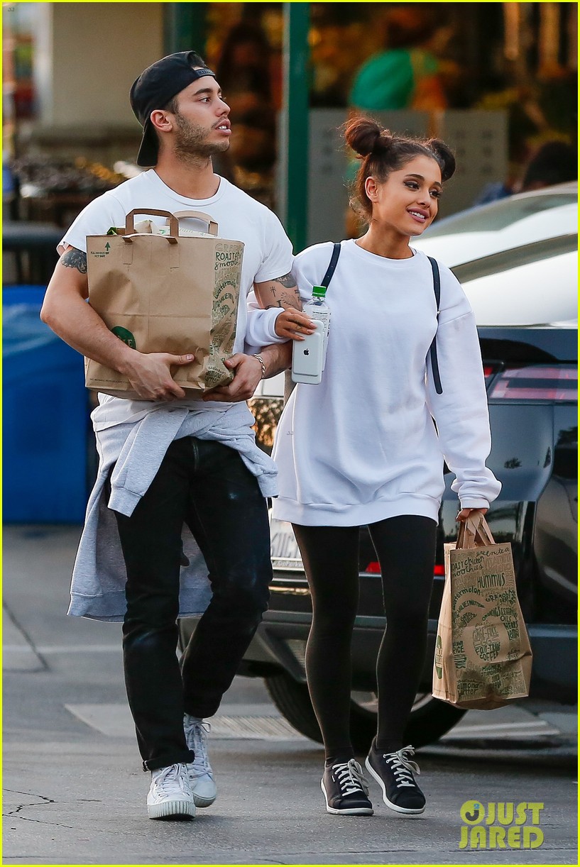 Ariana Grande Holds Hands with Boyfriend Ricky Alvarez at Whole Foods