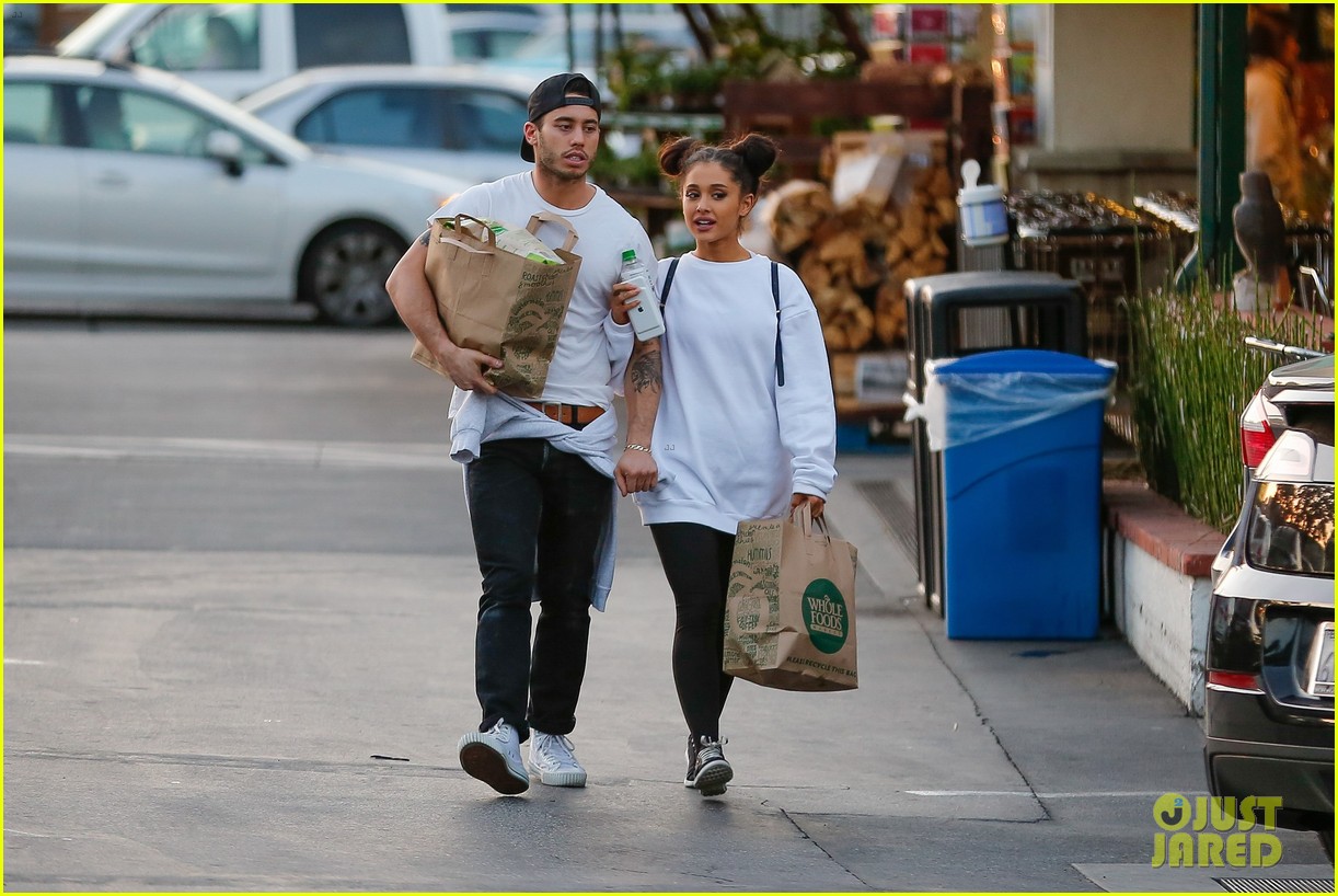 Ariana Grande Holds Hands with Boyfriend Ricky Alvarez at Whole Foods