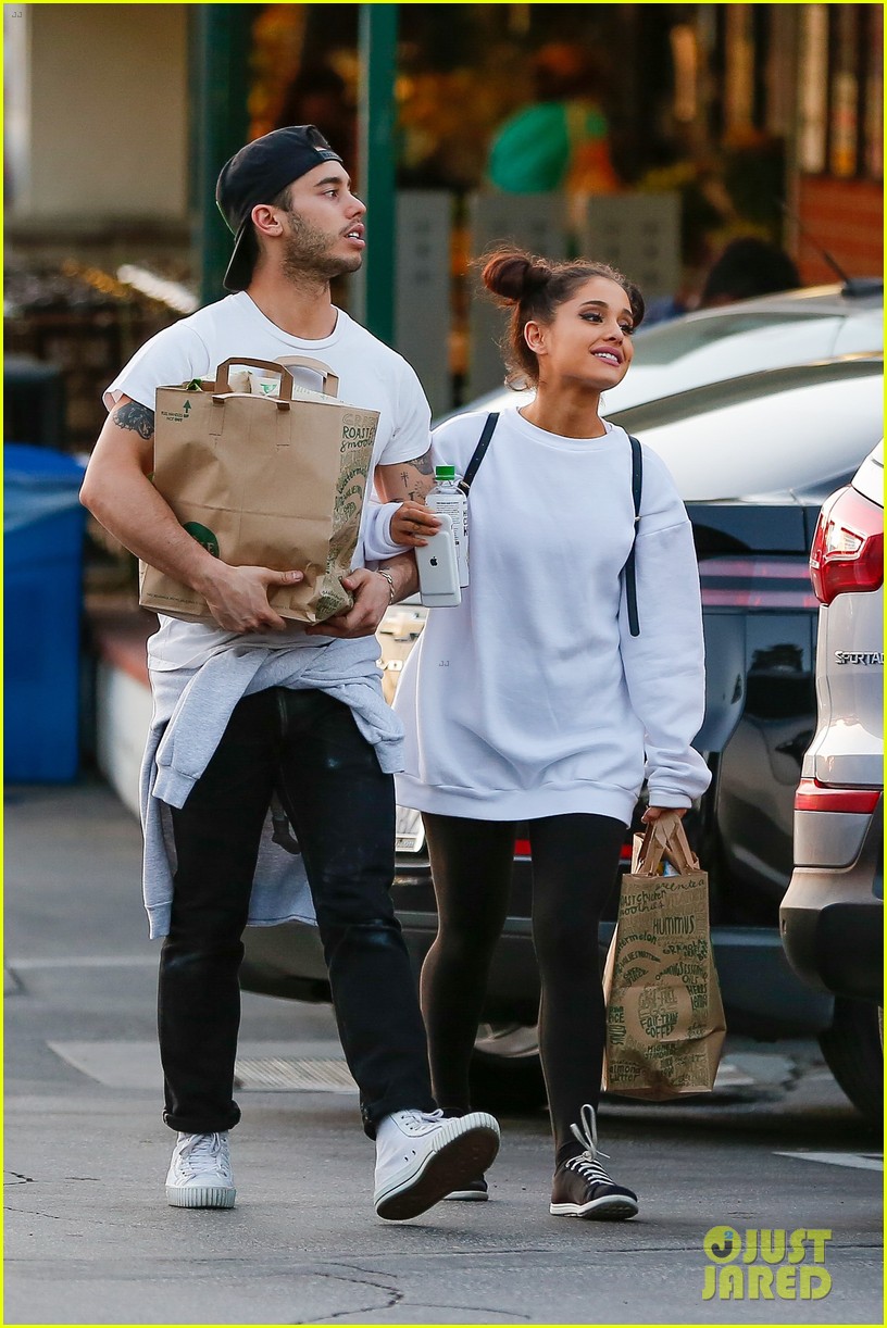 Ariana Grande Holds Hands with Boyfriend Ricky Alvarez at Whole Foods