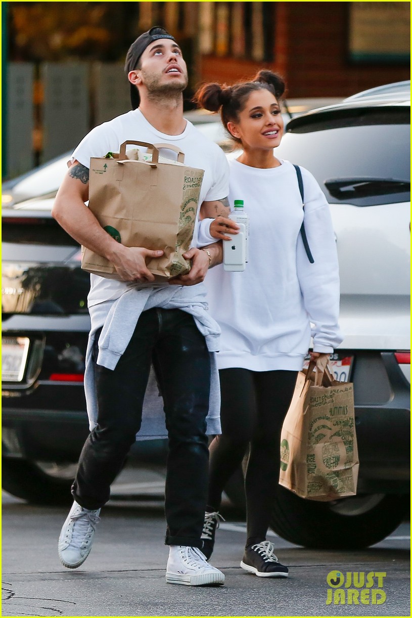 Ariana Grande Holds Hands with Boyfriend Ricky Alvarez at Whole Foods