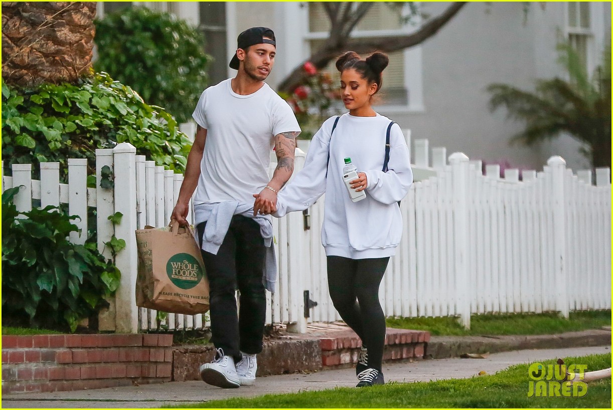 Ariana Grande Holds Hands with Boyfriend Ricky Alvarez at Whole Foods