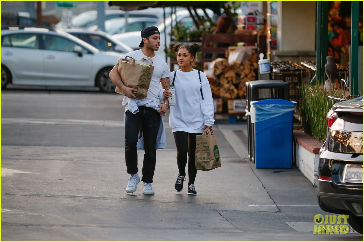 Ariana Grande Holds Hands with Boyfriend Ricky Alvarez at Whole Foods