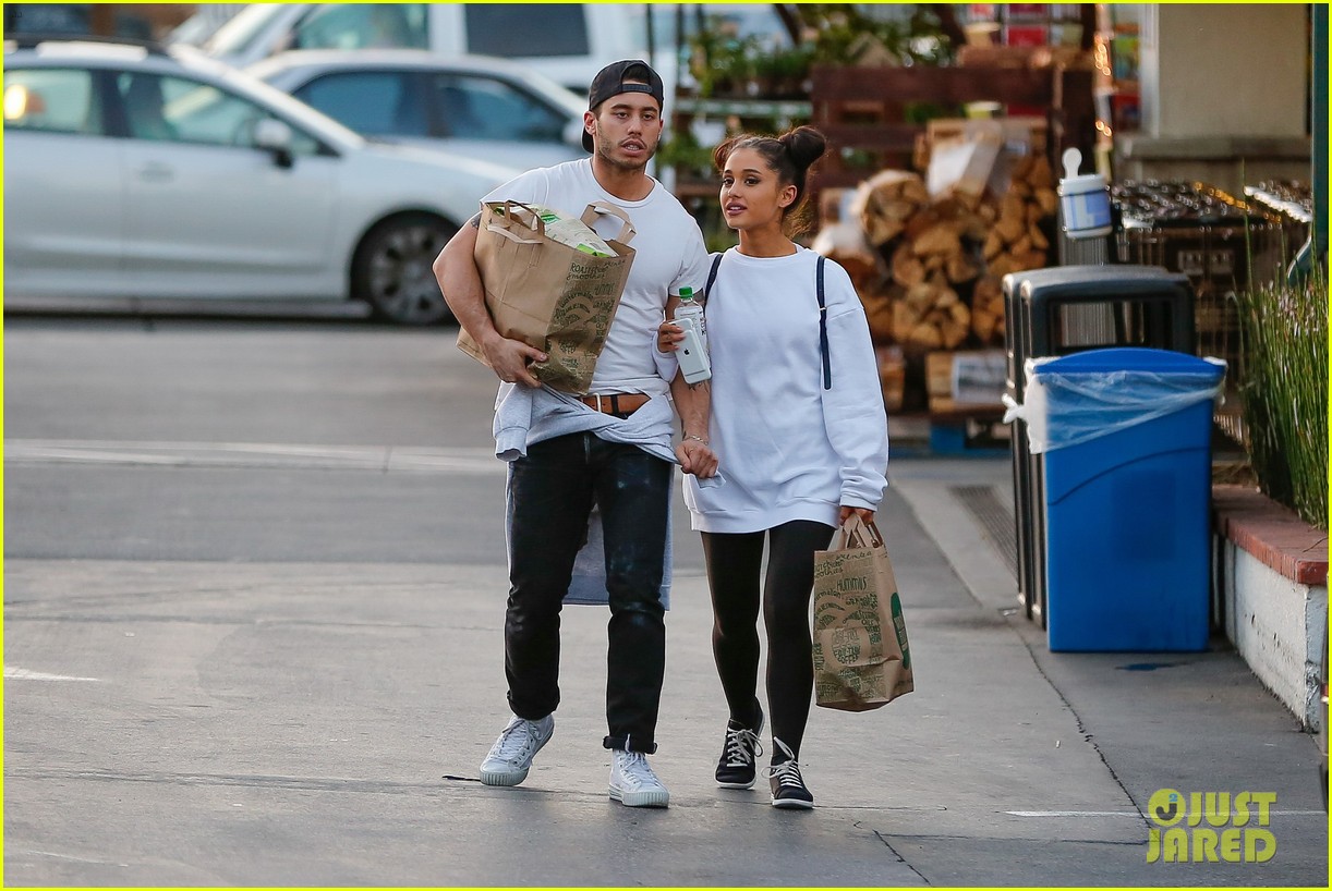 Ariana Grande Holds Hands with Boyfriend Ricky Alvarez at Whole Foods