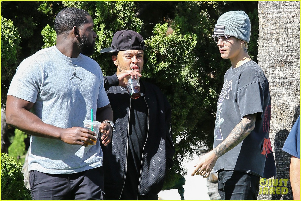Justin Bieber Plays Mini-Golf Before Final LA 'Purpose Tour' Show