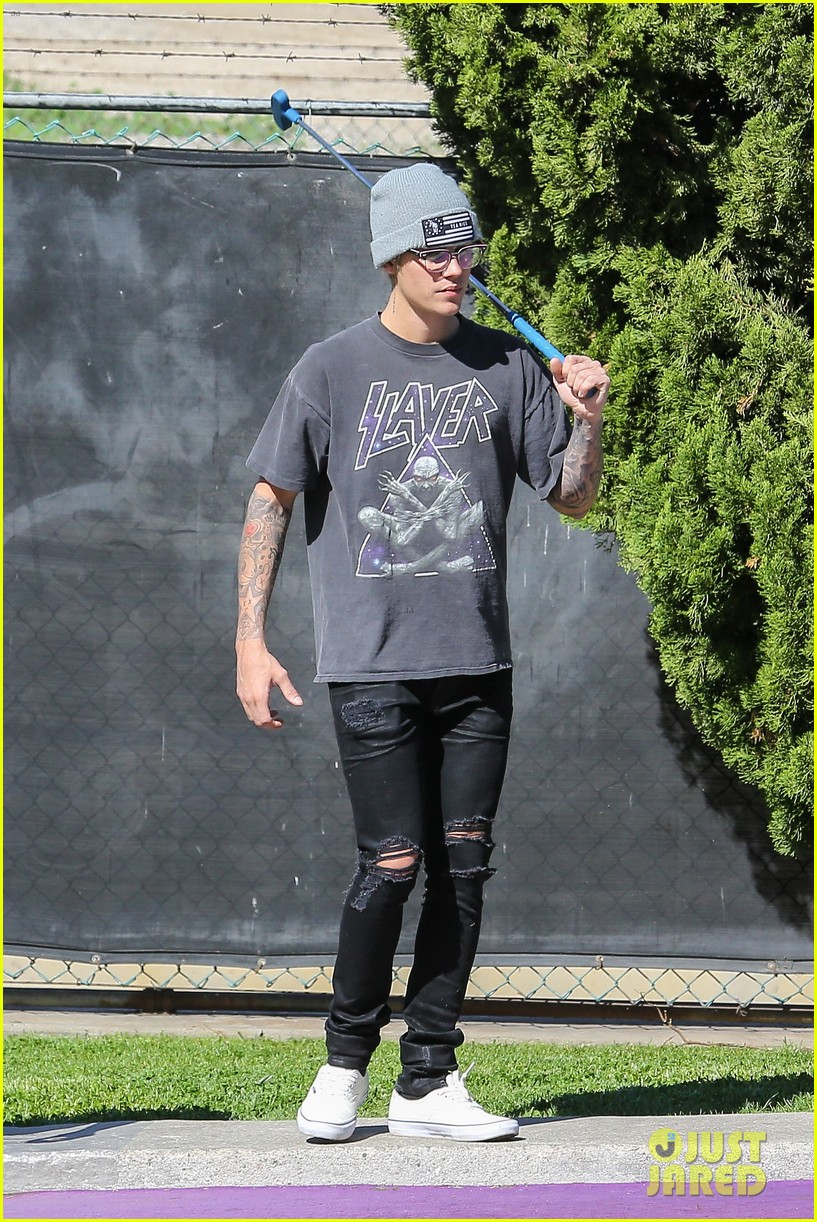 Justin Bieber Plays Mini-Golf Before Final LA 'Purpose Tour' Show