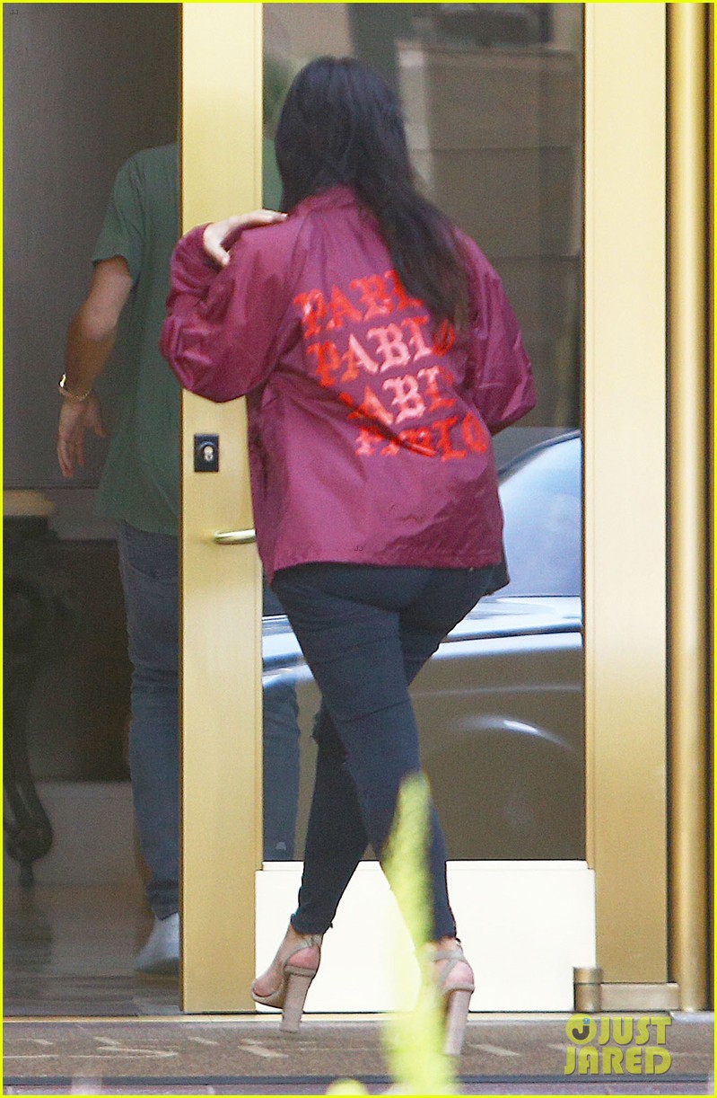 Kendall Jenner Hangs With Kim Kardashian After Hollywood Bus Tour Prank