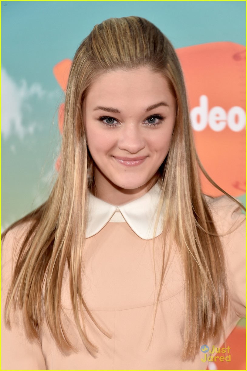 Lizzy Greene Steps Out For Kids Choice Awards 2016 with 'Nicky, Ricky, Dicky & Dawn' Bros