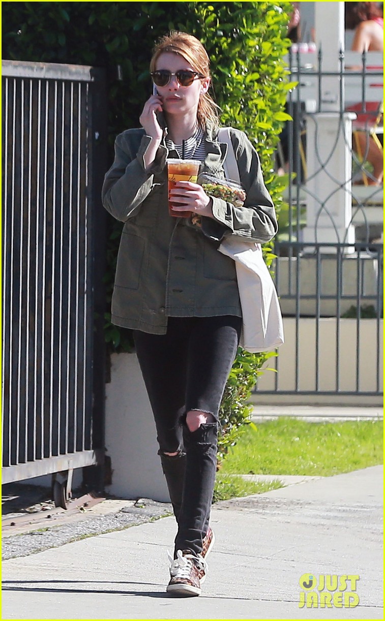 Emma Roberts Changes Up Her Hair Color!