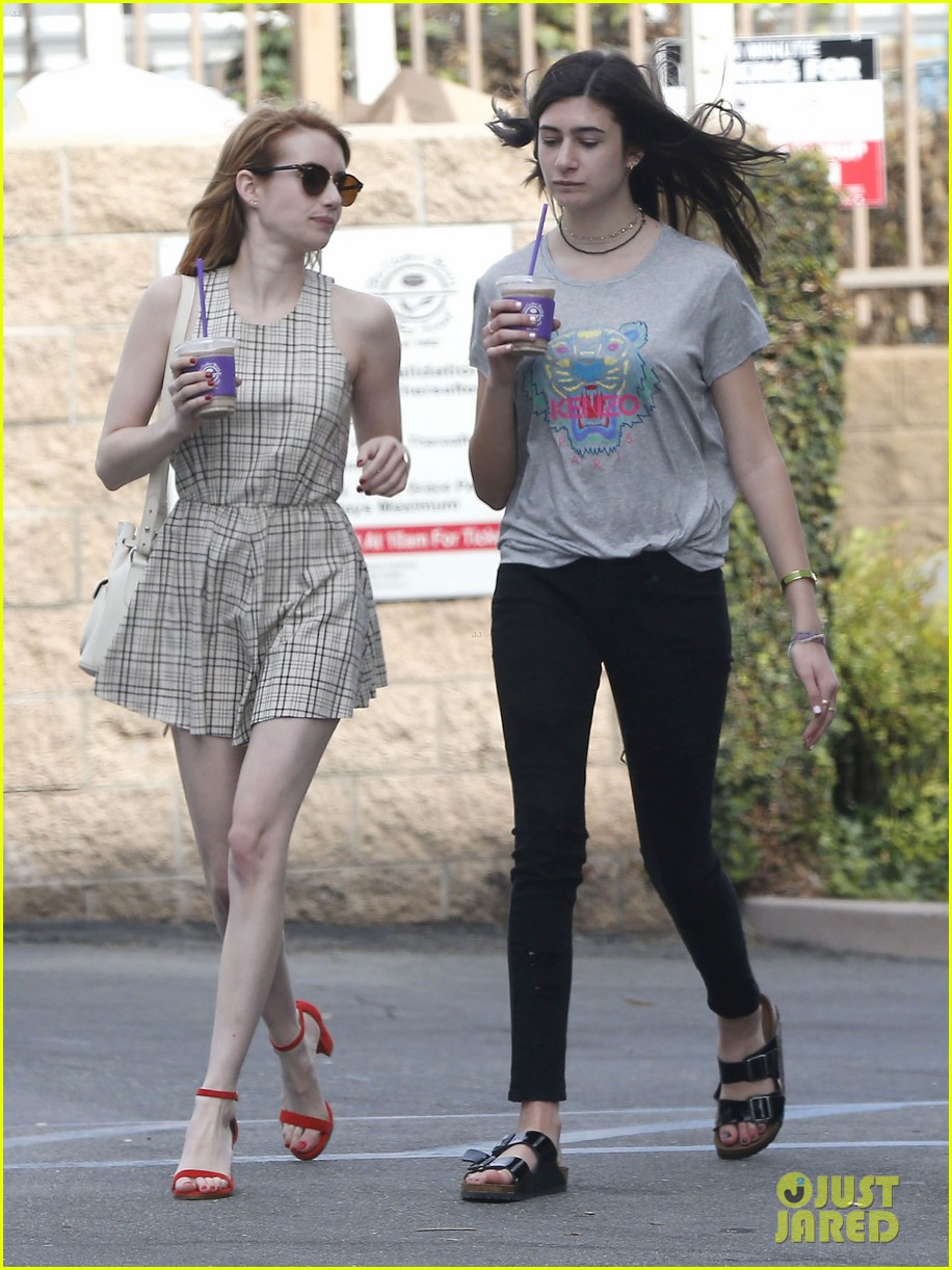 Emma Roberts Changes Up Her Hair Color!
