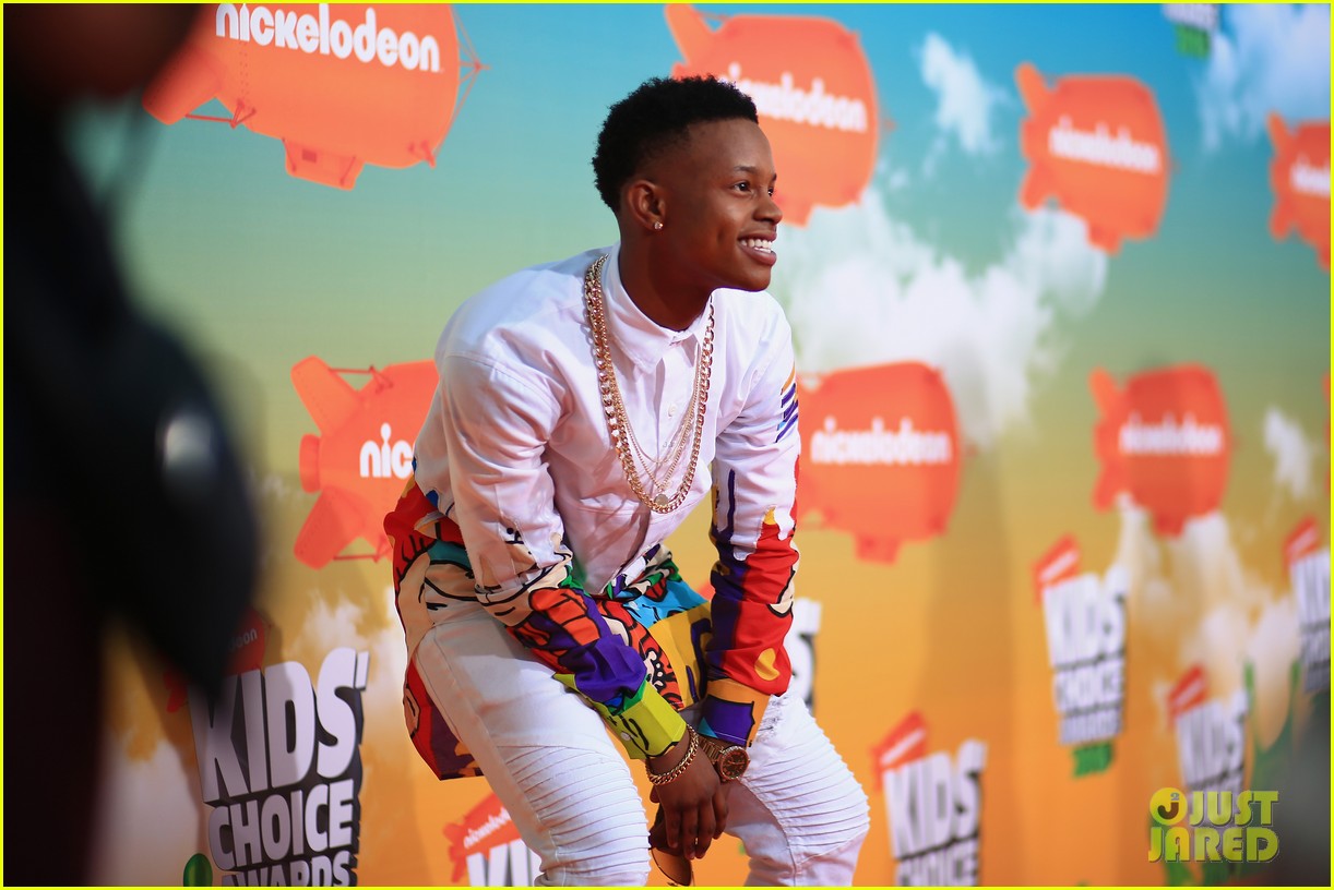 Silento Performs 'Whip/Nae Nae' at Kids' Choice Awards 2016 - Watch Now!