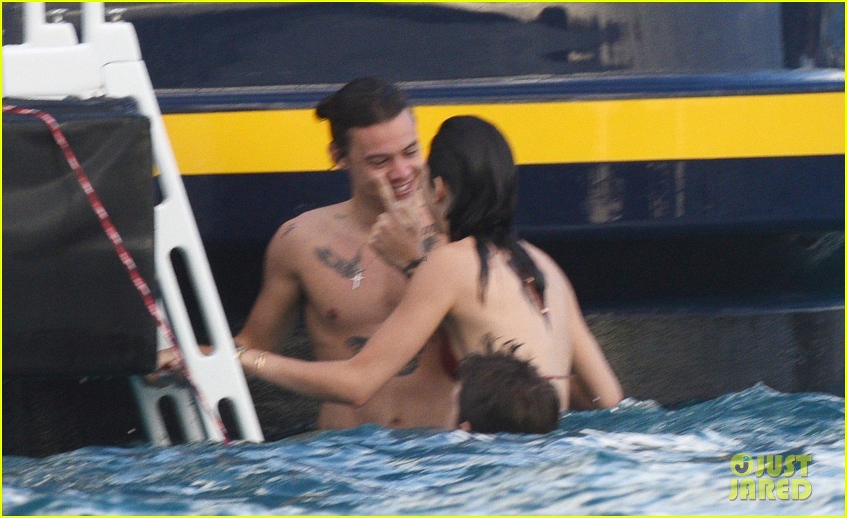 Harry Styles Falls Victim to iCloud Hack, Photos Leaked from Vacation with Kendall Jenner