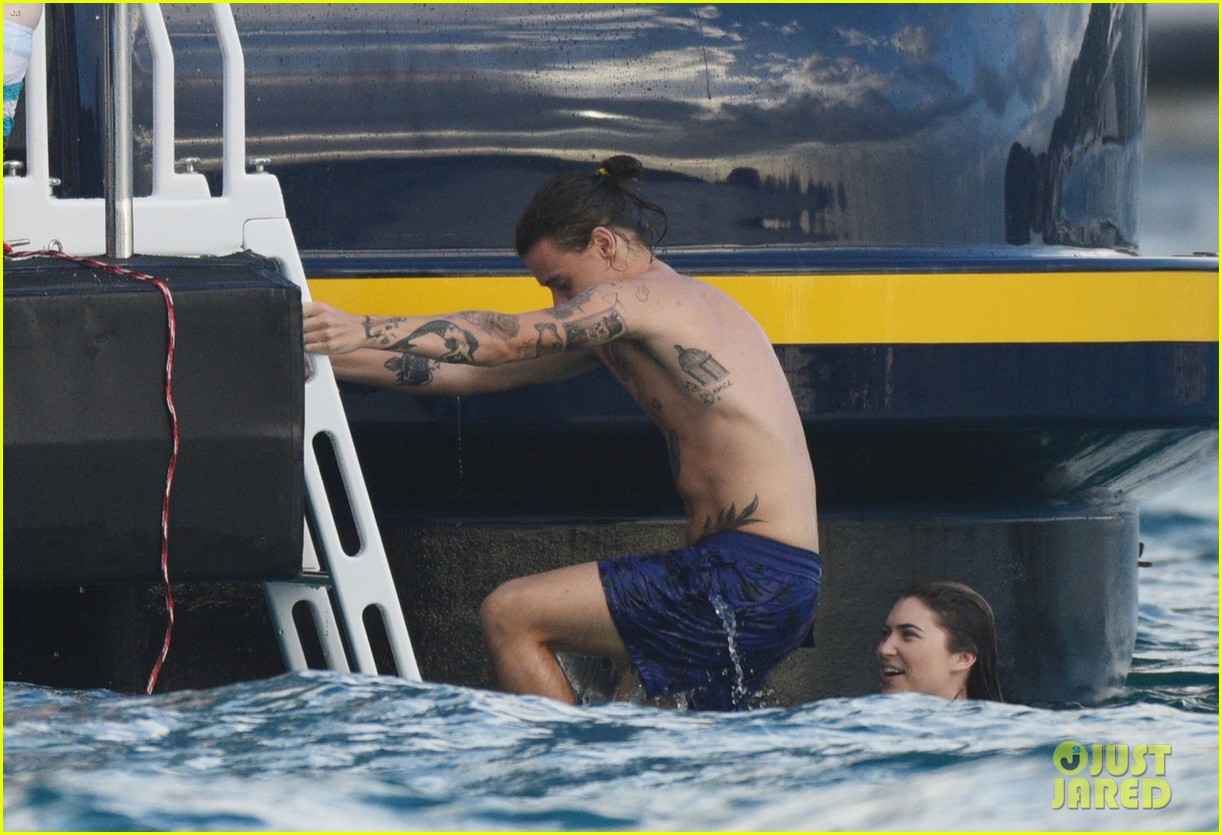 Harry Styles Falls Victim to iCloud Hack, Photos Leaked from Vacation with Kendall Jenner