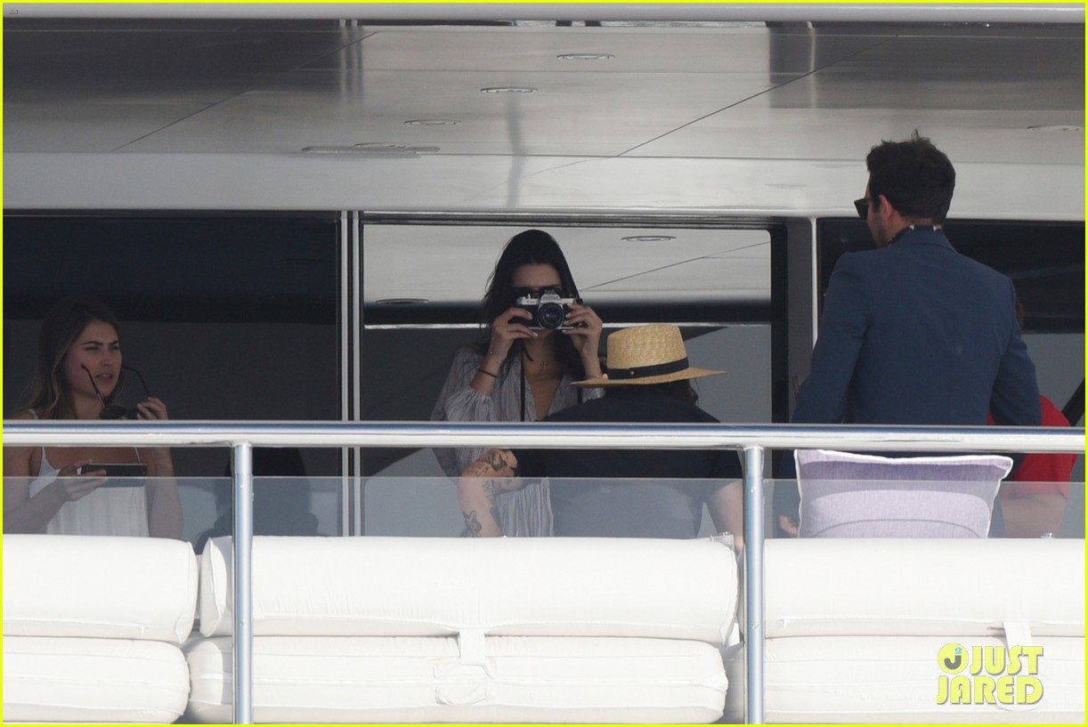 Harry Styles Falls Victim to iCloud Hack, Photos Leaked from Vacation with Kendall Jenner