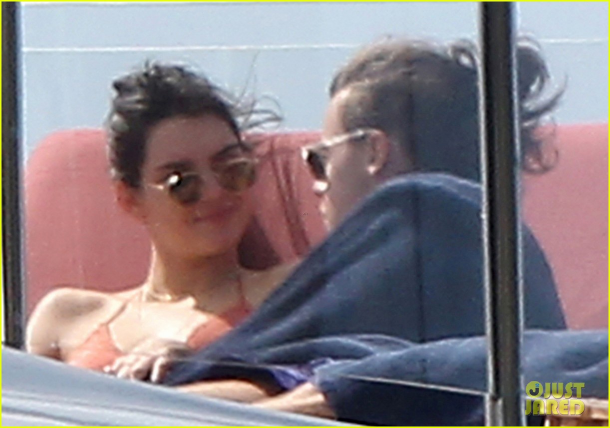 Harry Styles Falls Victim to iCloud Hack, Photos Leaked from Vacation with Kendall Jenner