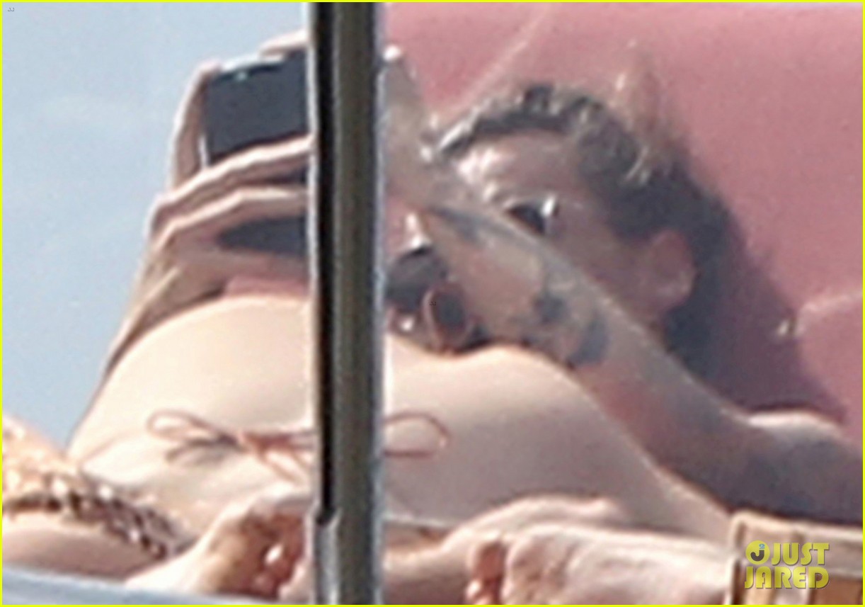 Harry Styles Falls Victim to iCloud Hack, Photos Leaked from Vacation with Kendall Jenner