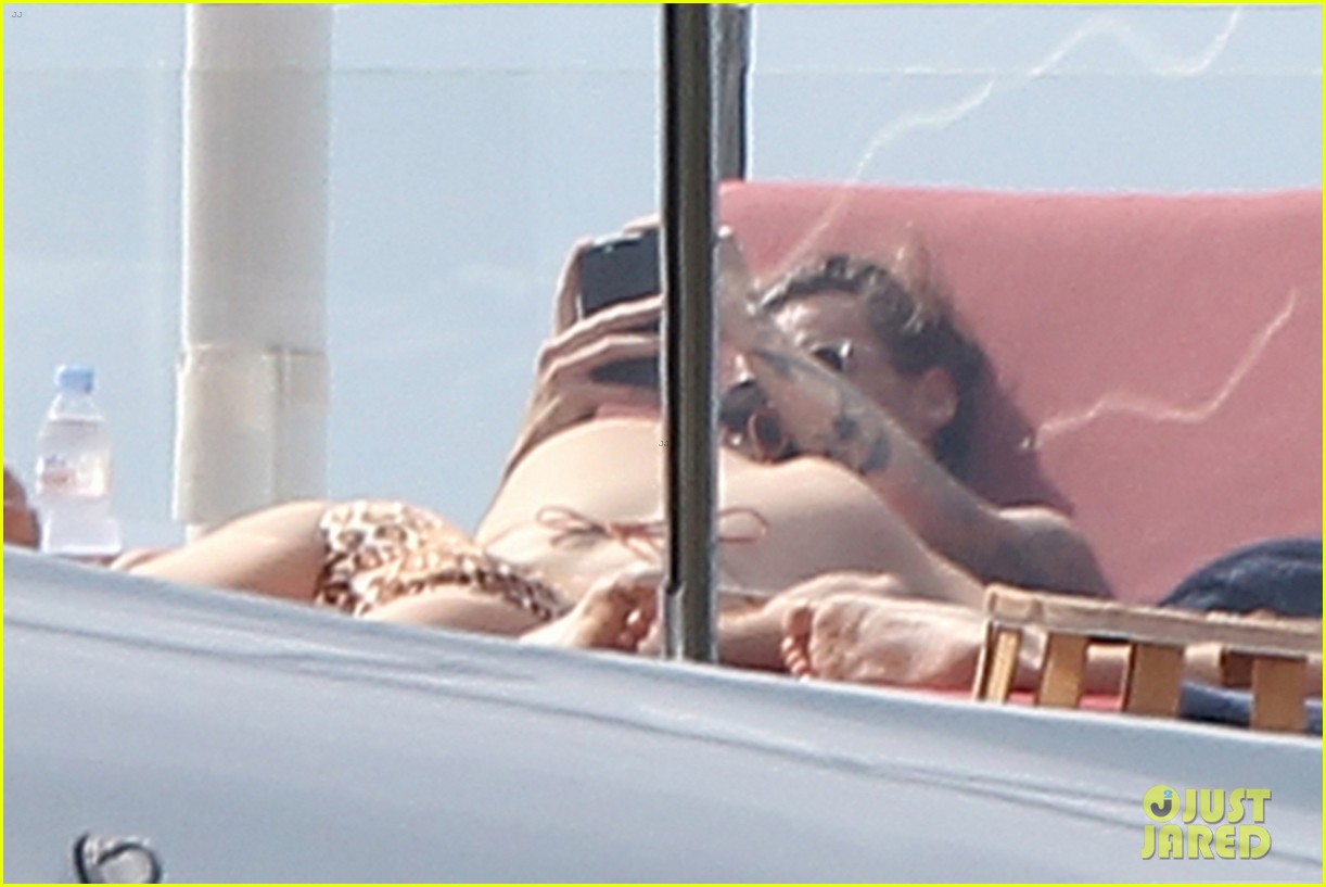 Harry Styles Falls Victim to iCloud Hack, Photos Leaked from Vacation with Kendall Jenner