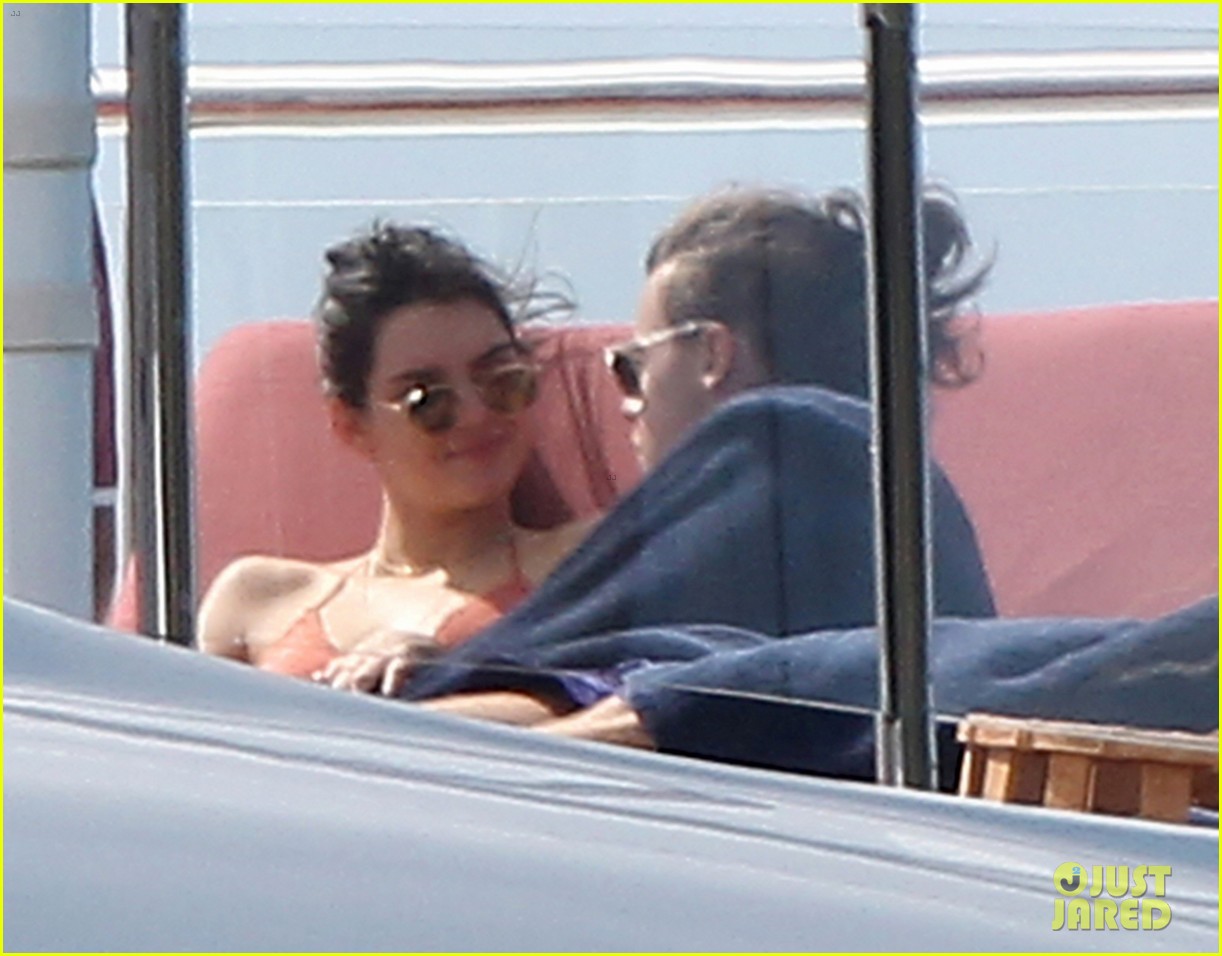 Harry Styles Falls Victim to iCloud Hack, Photos Leaked from Vacation with Kendall Jenner