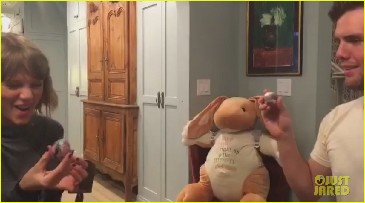 Taylor Swift & Brother Austin Battle It Out with Easter Eggs! (Video)