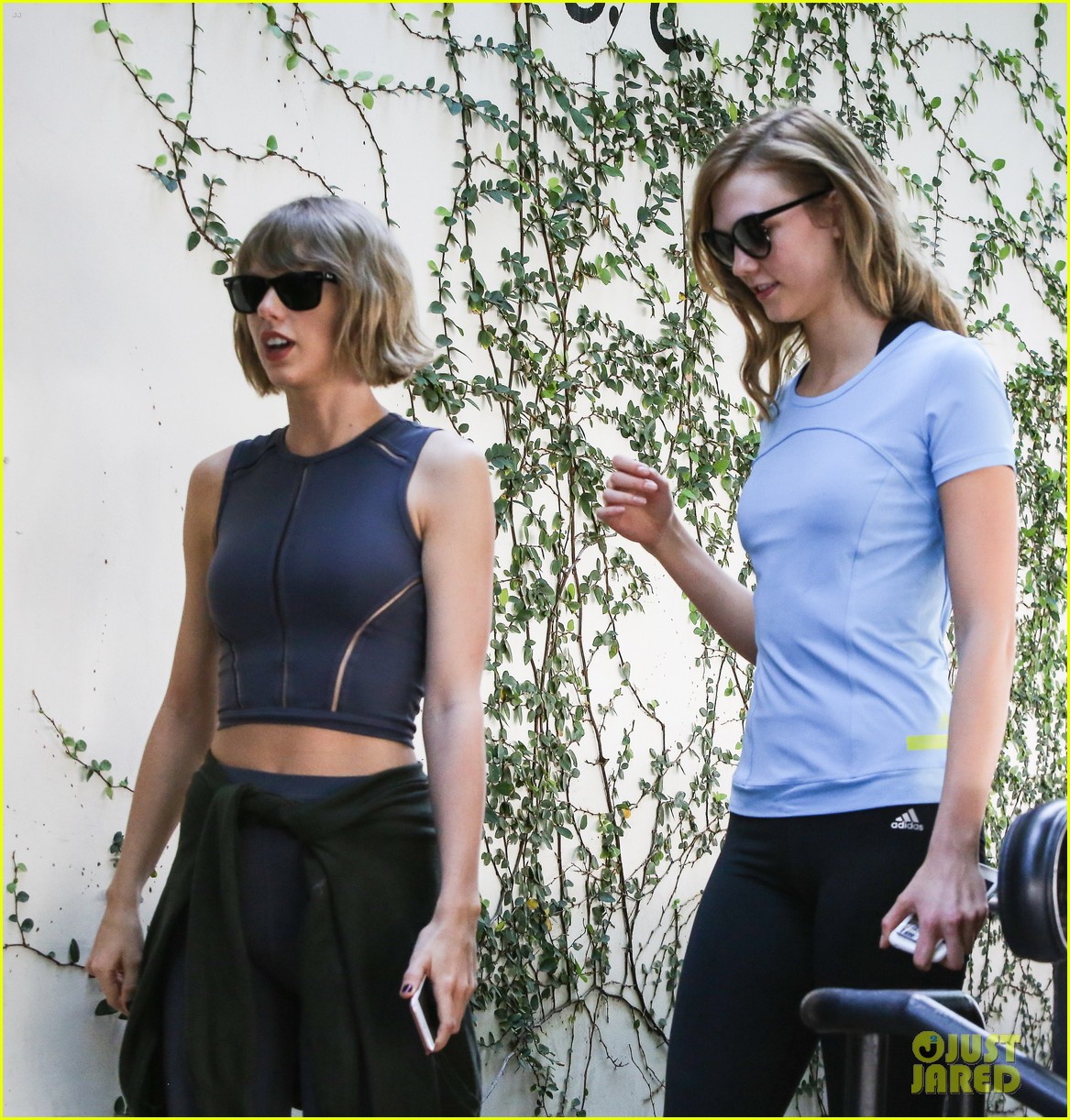 Taylor Swift & Karlie Kloss Grab Breakfast After Morning Workout