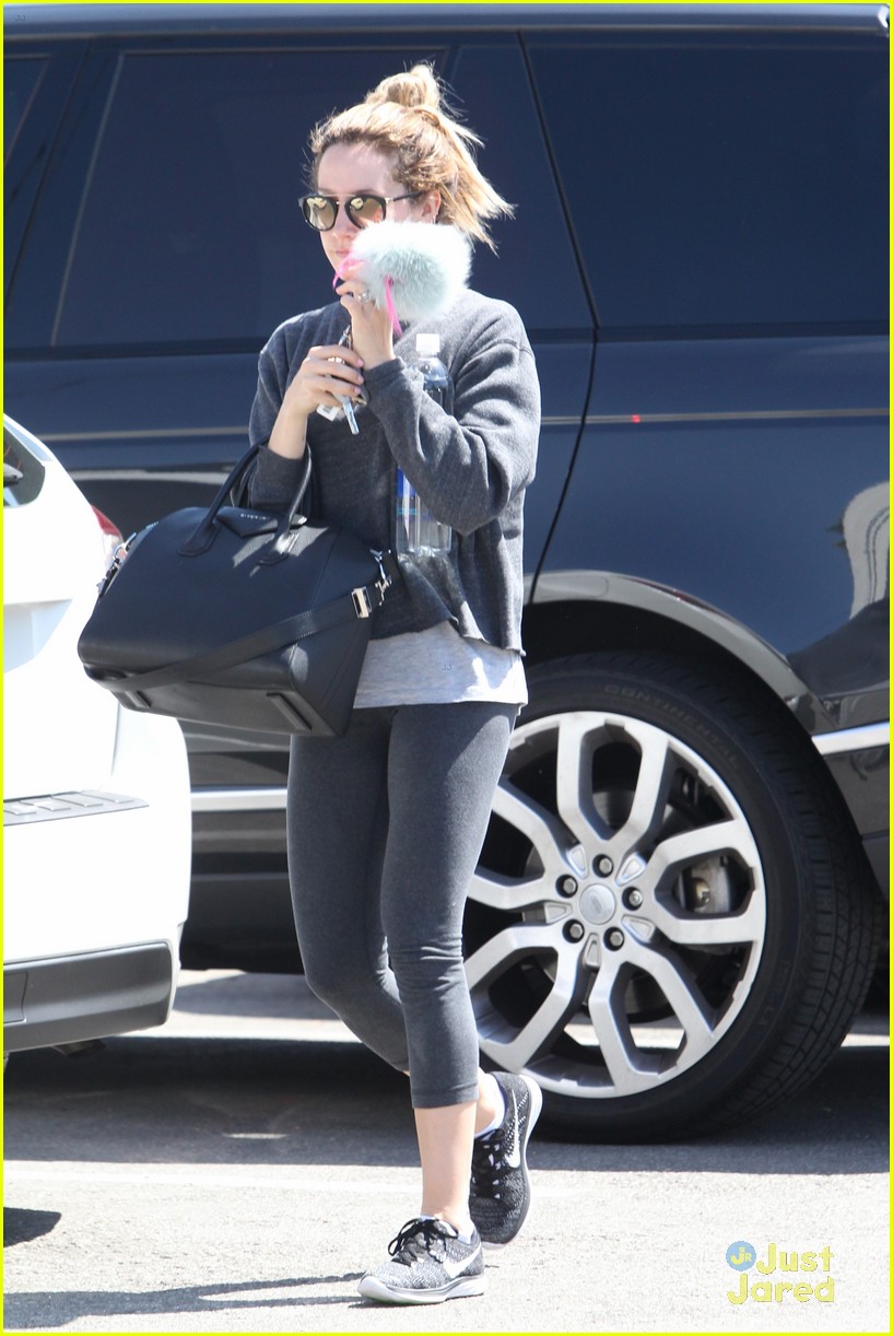Ashley Tisdale Goes Lighter For Spring; Shows Off Glam Shot of New Cosmetics Line