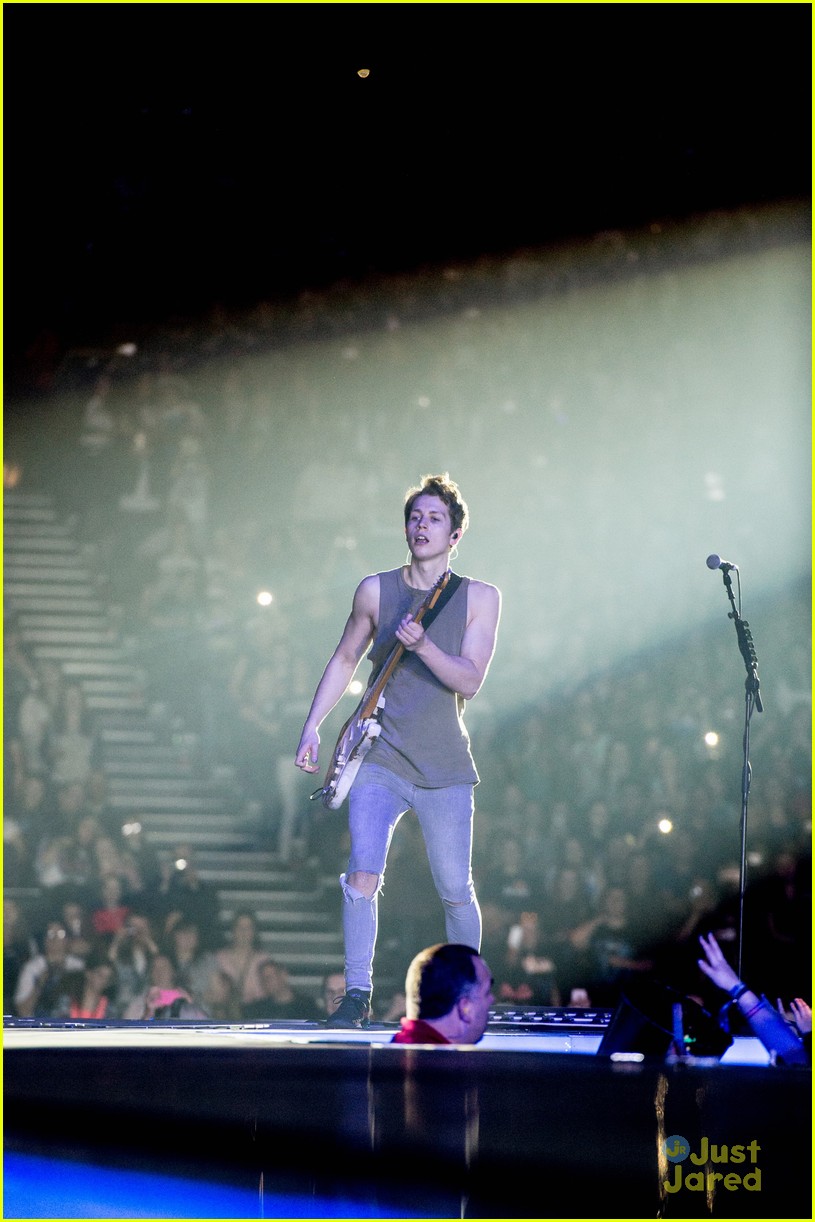Connor Ball Uses Hoverboard During The Vamps Tour Opener After Knee Surgery
