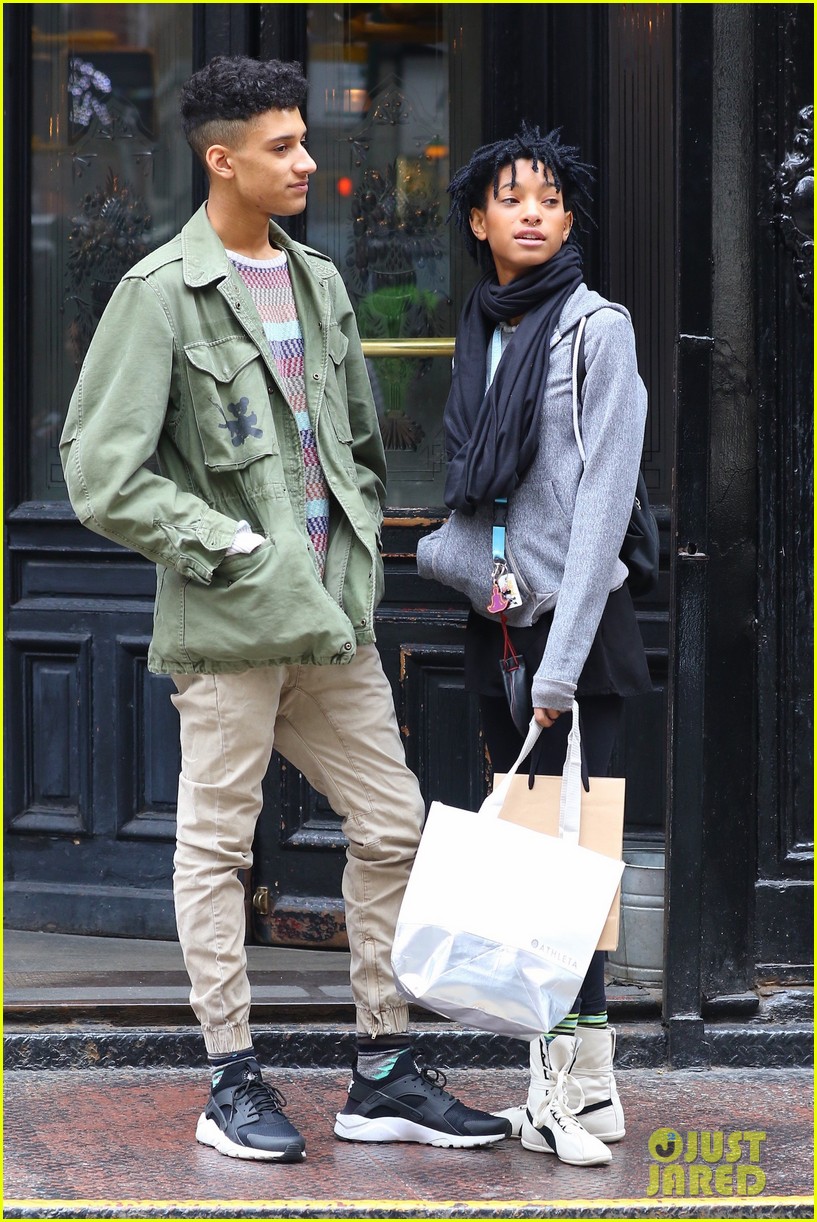 Willow Smith & Her Parents Pay a Visit to Broadway!