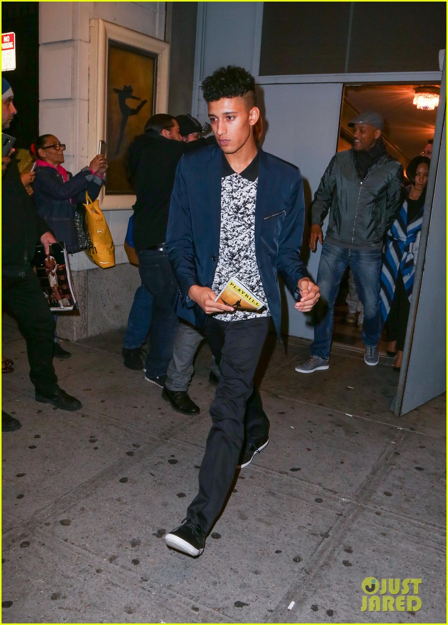 Willow Smith & Her Parents Pay a Visit to Broadway!