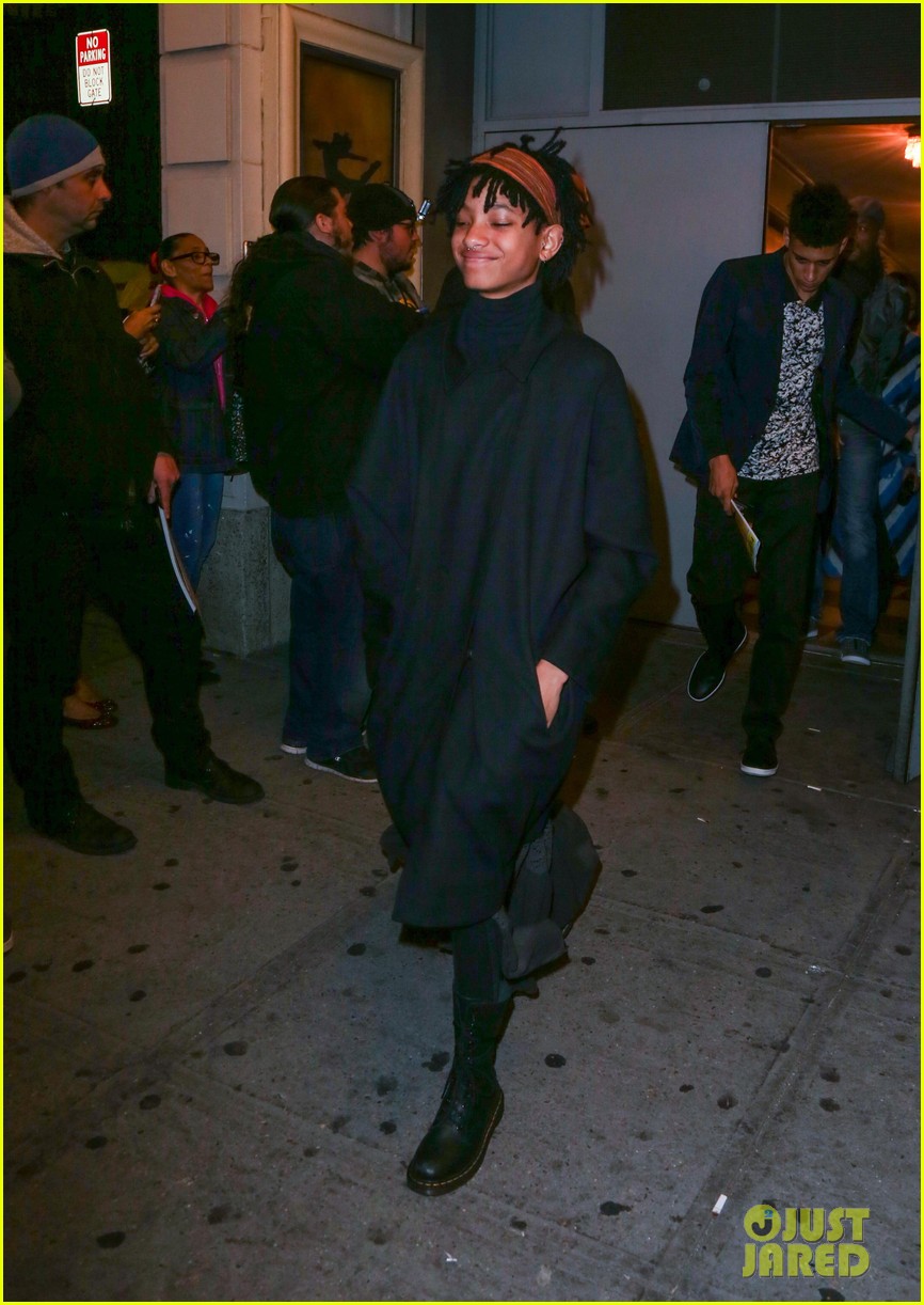 Willow Smith & Her Parents Pay a Visit to Broadway!