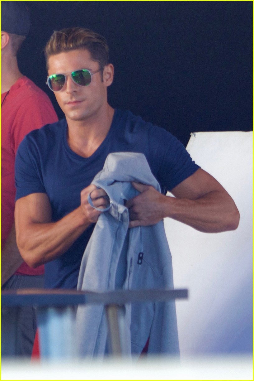 Zac Efron Changes Up Look While Filming 'Baywatch'