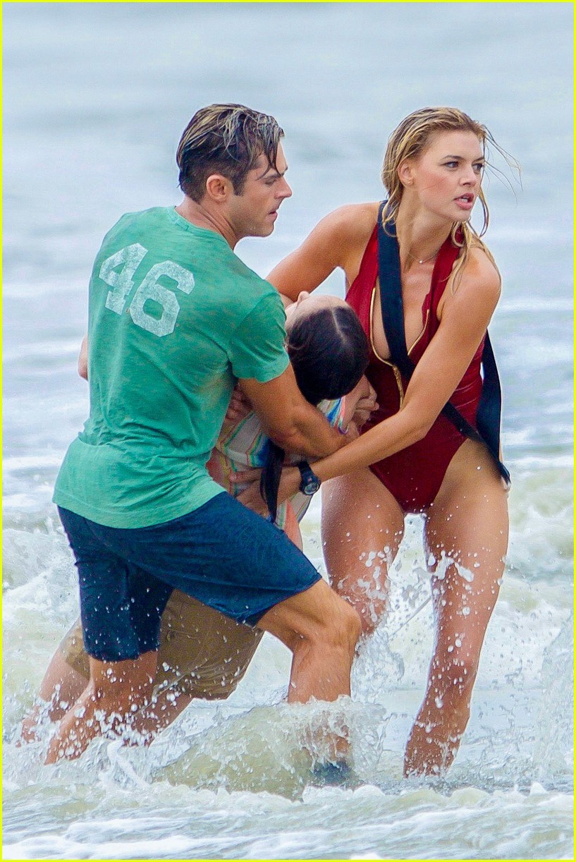 Zac Efron Pretends to Save Kids From Drowning for 'Baywatch'