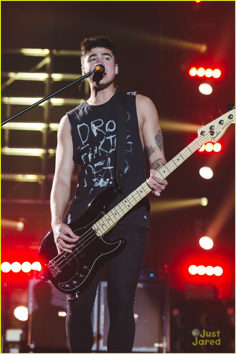 5 Seconds of Summer Play Sheffield On 'Sounds Live Feels Live' Tour (Pics)