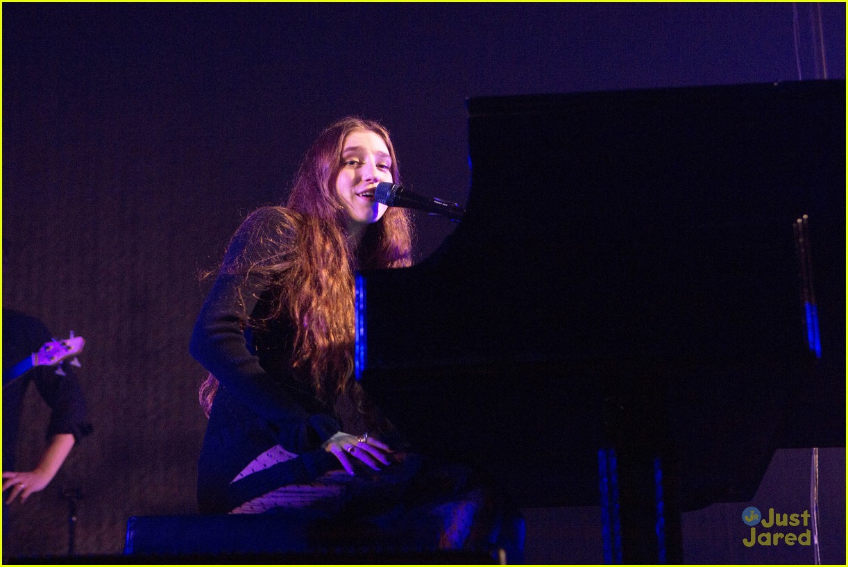 Birdy Sometimes Tires Of Playing 'Skinny Love'