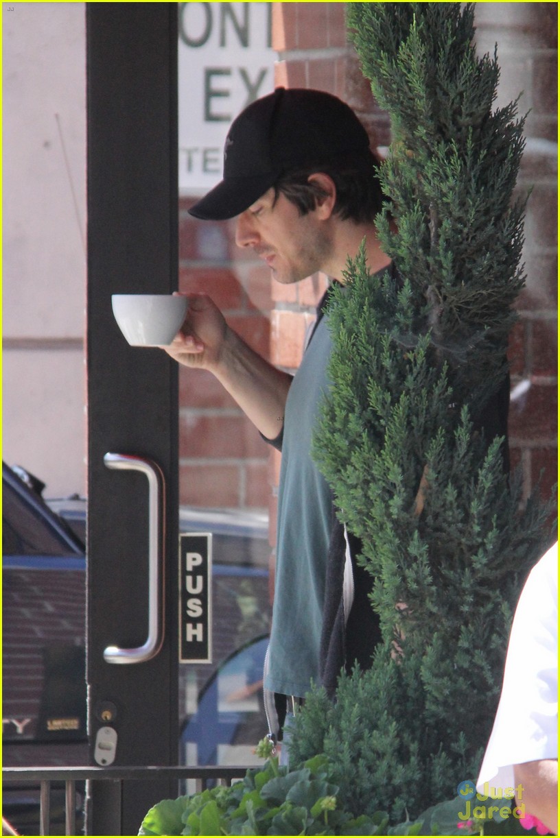 Legends of Tomorrow's Brandon Routh Enjoys Day Off in L.A.