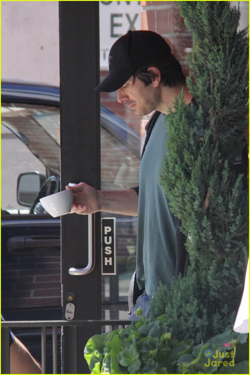 Legends of Tomorrow's Brandon Routh Enjoys Day Off in L.A.
