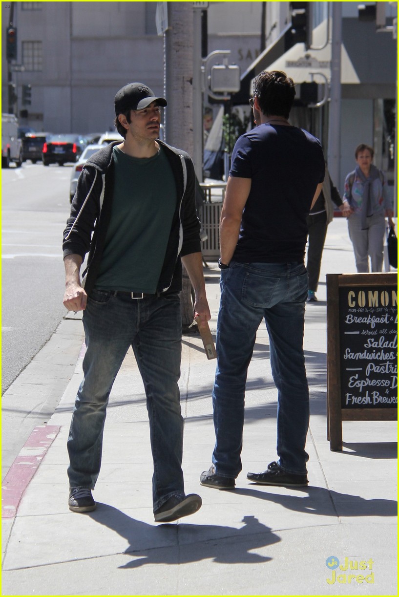Legends of Tomorrow's Brandon Routh Enjoys Day Off in L.A.