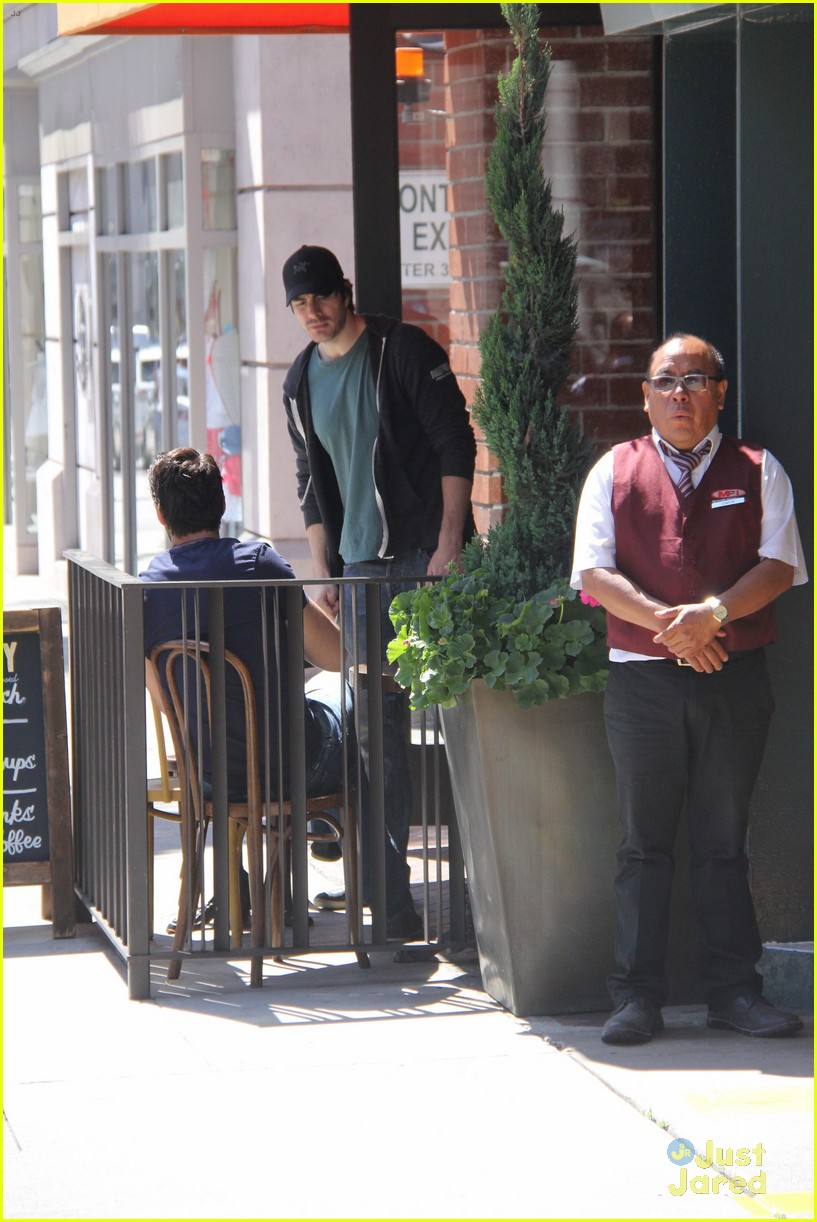 Legends of Tomorrow's Brandon Routh Enjoys Day Off in L.A.