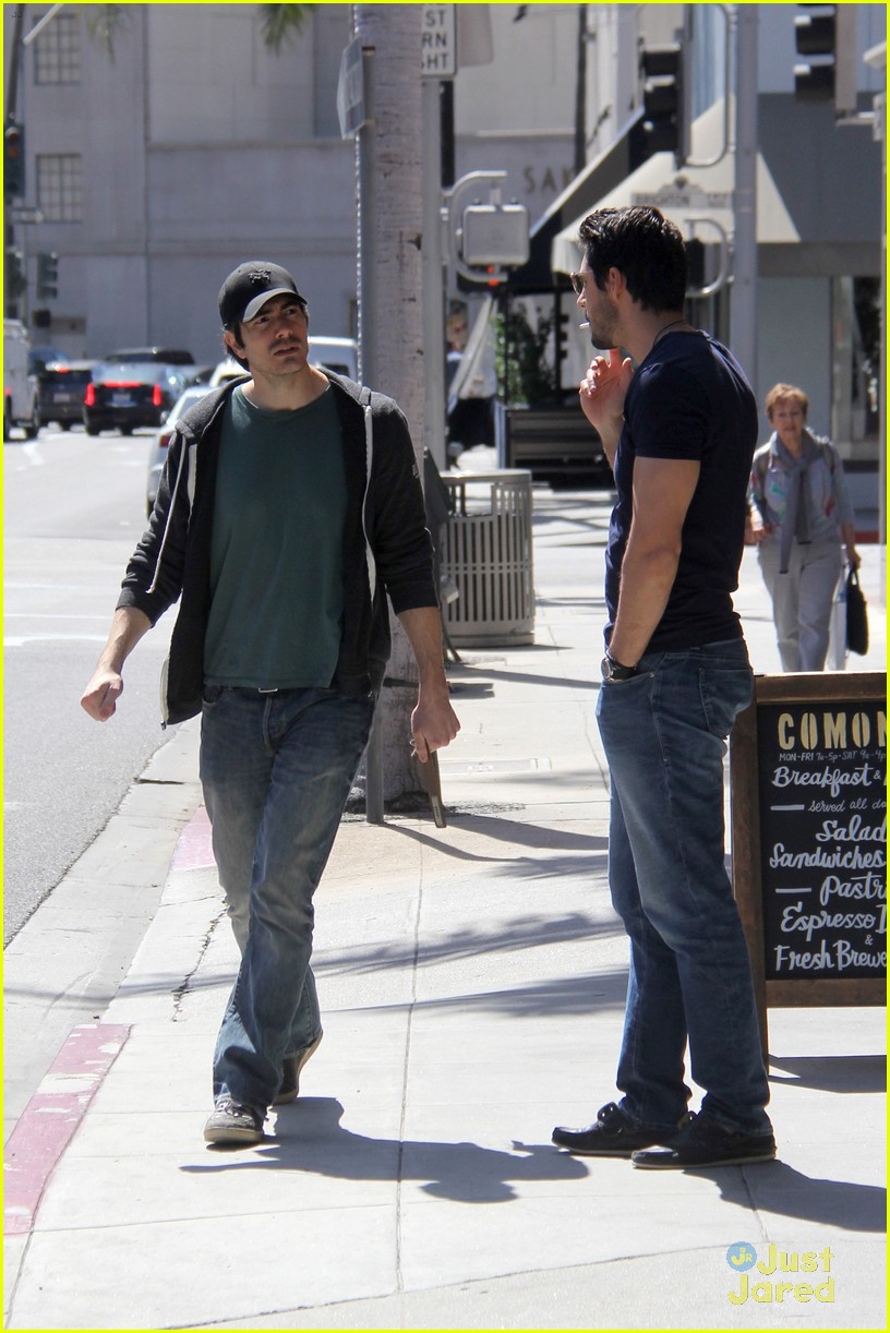 Legends of Tomorrow's Brandon Routh Enjoys Day Off in L.A.