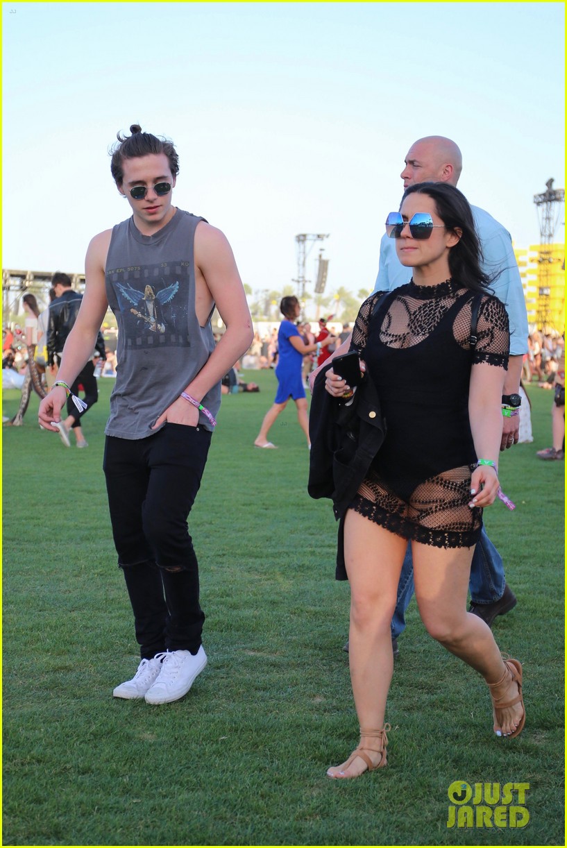 Cody Simpson Hangs With Gorgeous Girls at Coachella 2016