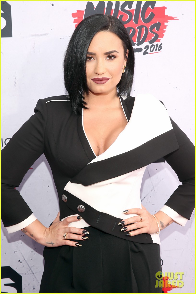 Demi Lovato Hits the iHeartRadio Music Awards 2016