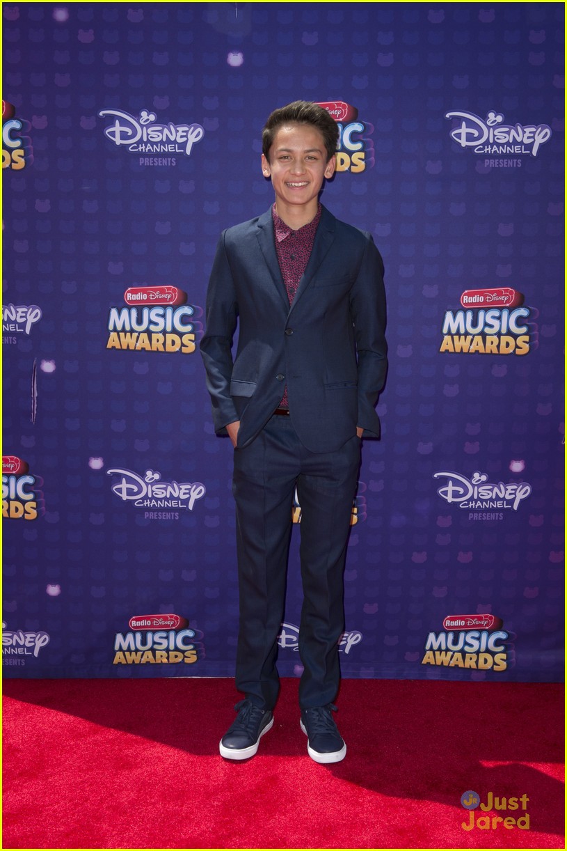 Dove Cameron & Fiance Ryan McCartan Join 'Liv & Maddie' Cast at RDMA 2016