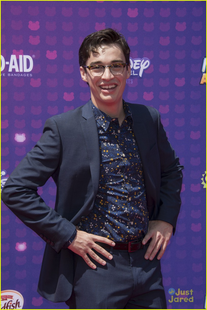 Dove Cameron & Fiance Ryan McCartan Join 'Liv & Maddie' Cast at RDMA 2016