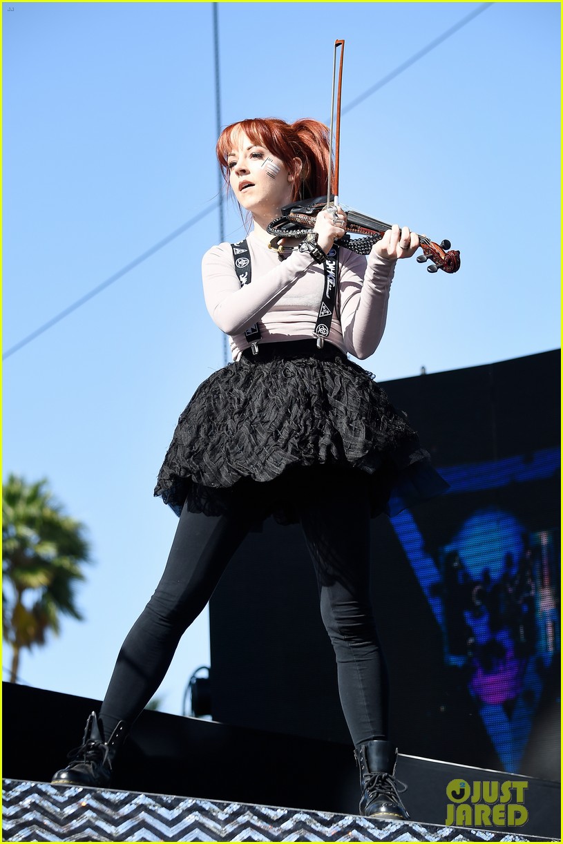 Ellie Goulding Is White Hot for Coachella Night One!