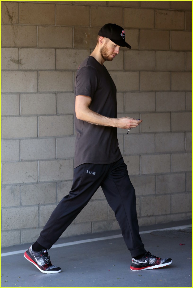 Calvin Harris Sat at 'Best Table' for iHeartRadio Awards