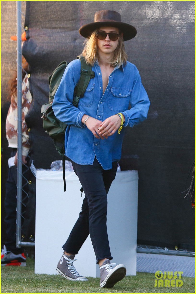 Vanessa Hudgens Hits Coachella 2016 with Boyfriend Austin Butler