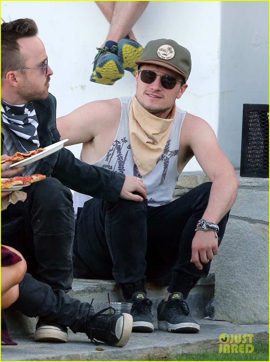 Vanessa Hudgens Hits Coachella 2016 with Boyfriend Austin Butler